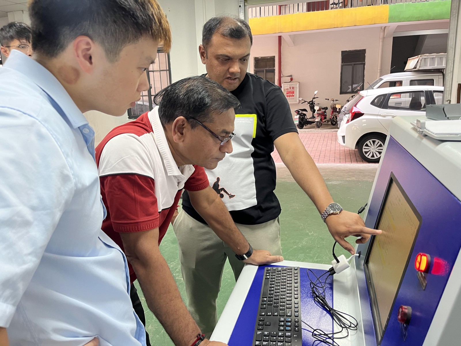 news-Suncenter-Suncenter Welcomes Indian Clients to Explore Hydraulic Test Benches-img-1