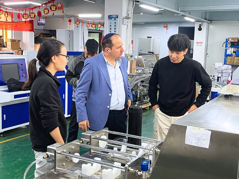 news-Suncenter-Israeli Client Explores Helium Gas Filling Solutions at Suncenter-img