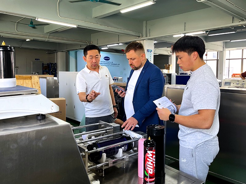 news-Suncenter-Suncenter Welcomes Kazakh Partners for Advanced Gas Filling Solutions-img-1