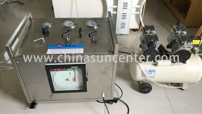Hydrostatic pressure test pump with round chart recorder